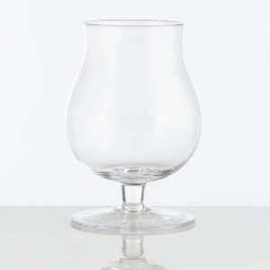 footed ipa snifter beer glass that holds 18 ounces.