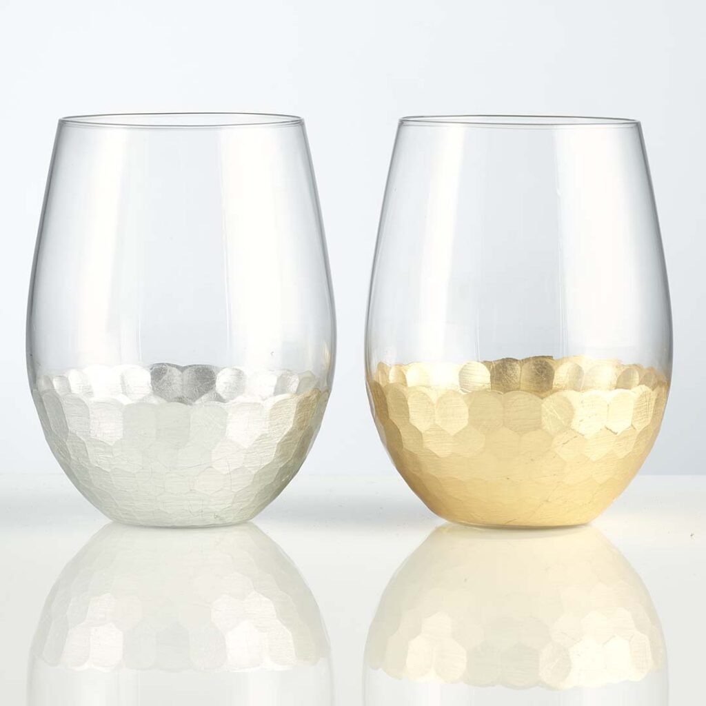 18 oz stemless wine glass set with hammered platinum and gold base.
